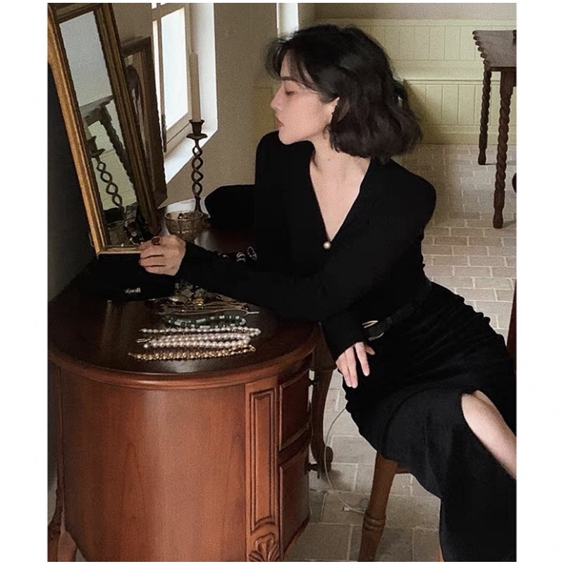 Áo len dệt kim tay dài phốt nút Vintage cổ V