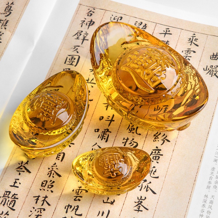 Thỏi Vàng Thần Tài  Pha Lê KIM NGUYÊN BẢO gắn 4 chữ CHIÊU TÀI TẤN BẢO - dập nổi hình 2 con Rồng Chầu Ngọc