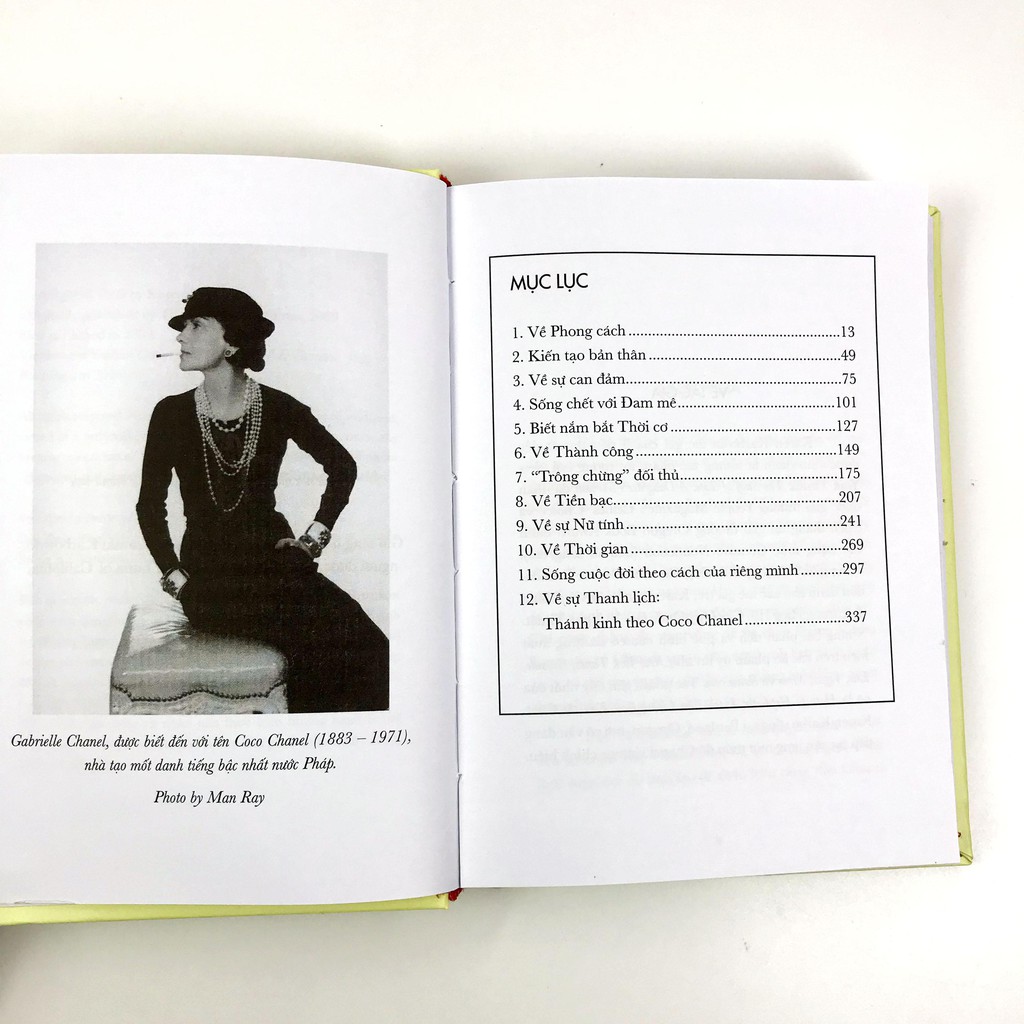 Sách - Thánh Kinh Theo Coco Chanel | BigBuy360 - bigbuy360.vn