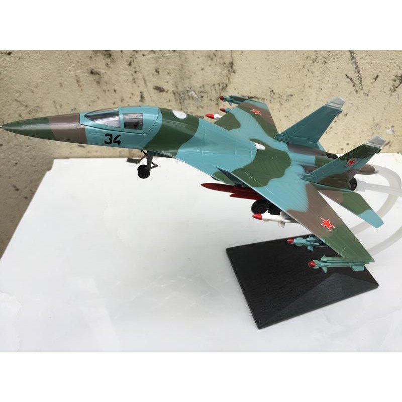 Mô hình Máy báy nhựa SU-34 1/72