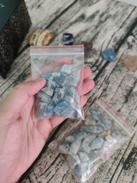 Vụn đá aquamarine thiên nhiên | BigBuy360 - bigbuy360.vn