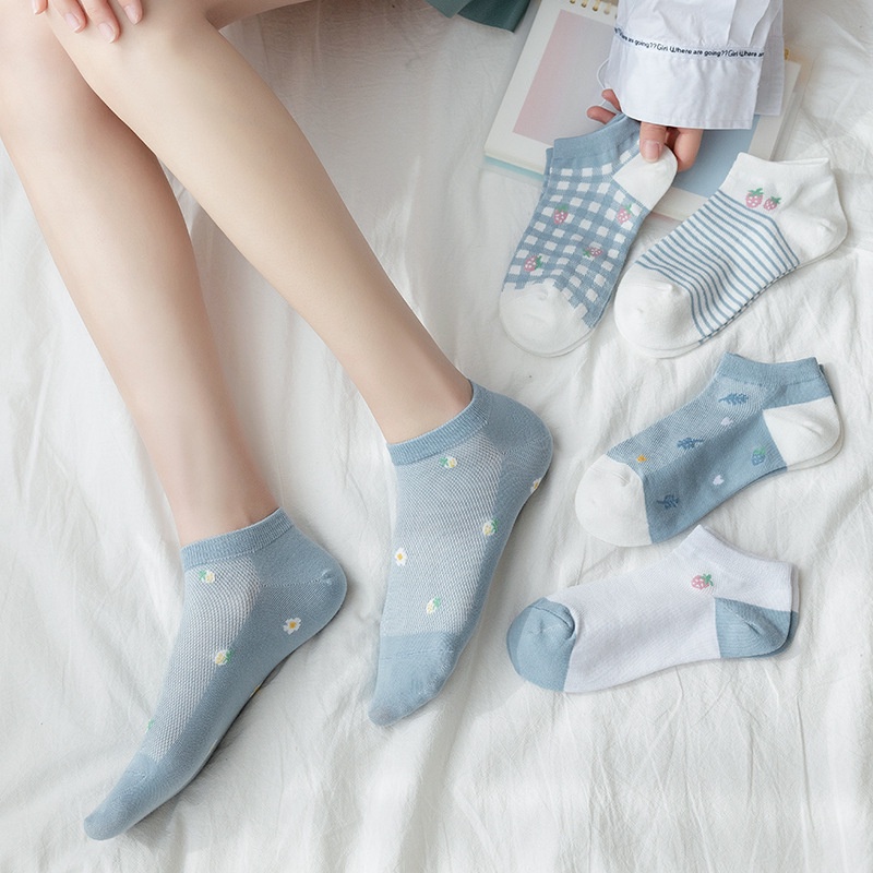Tất vớ nữ cổ thấp cotton mỏng thoáng lưới hoạ tiết Trái dâu xanh dương dễ thương