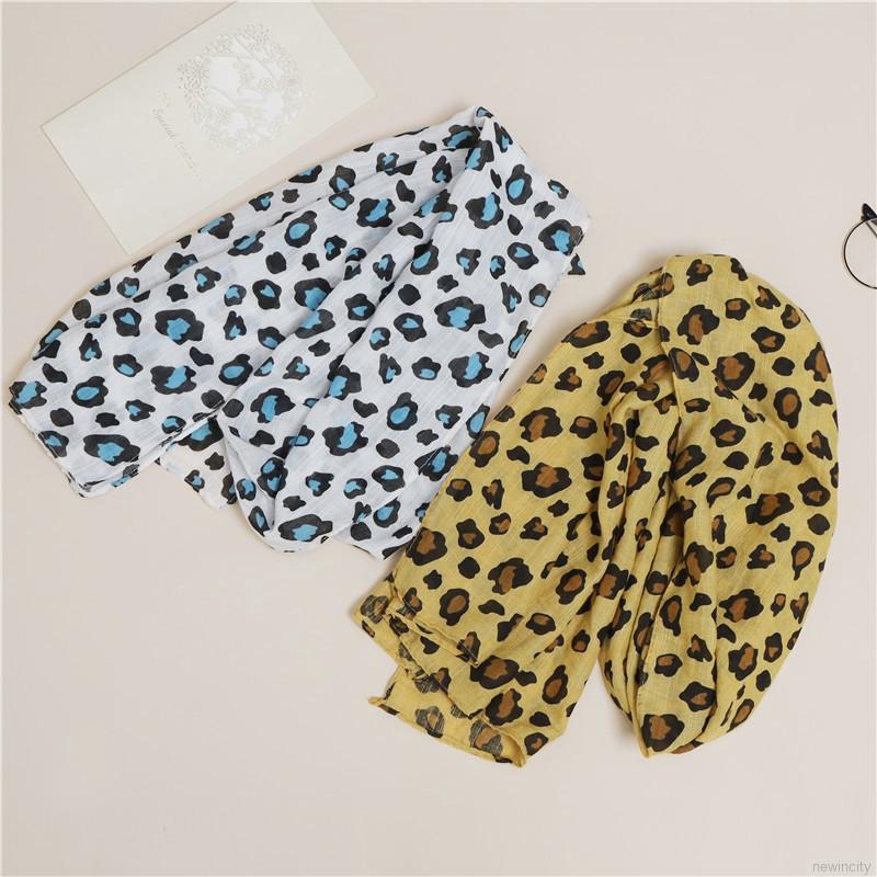 Khăn choàng cổ dày họa tiết da báo cho bé