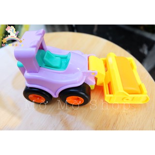 Xe chạy trớn công trình cho bé