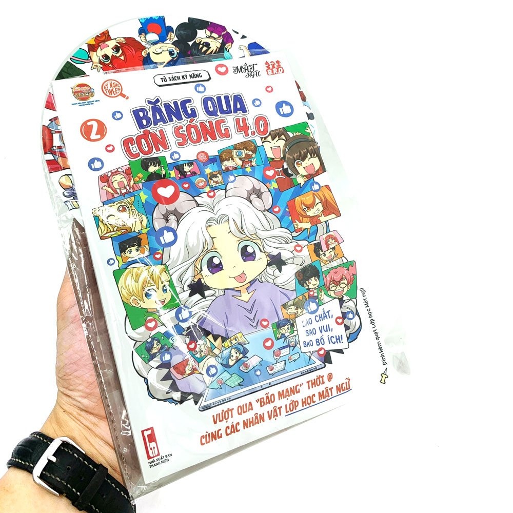Sách Tủ Sách Kỹ Năng - Tập 2: Băng Qua Cơn Sóng 4.0 - Tặng Kèm Quạt Tay