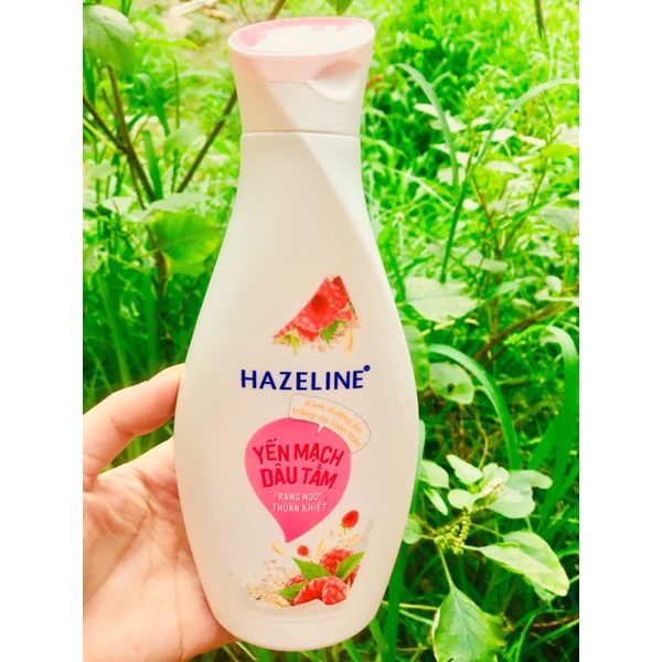 Sữa Dưỡng Thể Hazeline Dưỡng Trắng Da Yến mạch dâu tầm chai 230ml