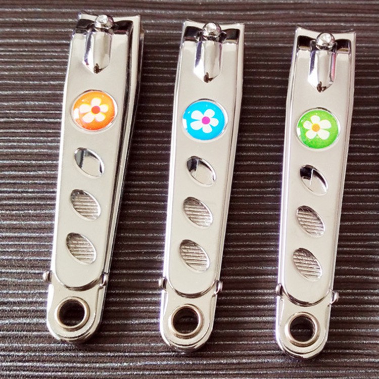 Bấm móng tay gia đình Tiluca