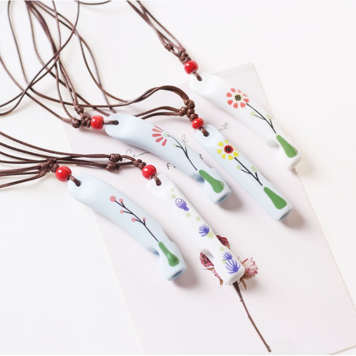 Vòng cổ gốm hình trụ vẽ hoa VGOM54