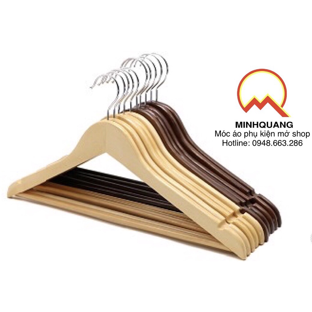 Móc treo quần áo, móc gỗ tam giác có thanh ngang size 44cm, có thiết kế rãnh chống trượt ở vai, dùng cho shop