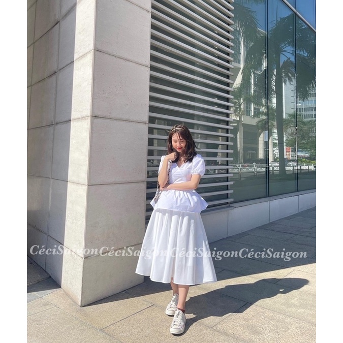 Chân vây trắng xoè