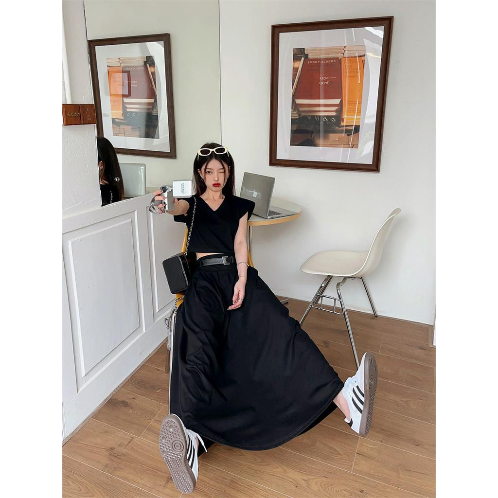 Bộ Áo Thun Cổ Chữ V + Chân Váy Dù Dáng Chữ A Phối Thắt Lưng Thời Trang 63142