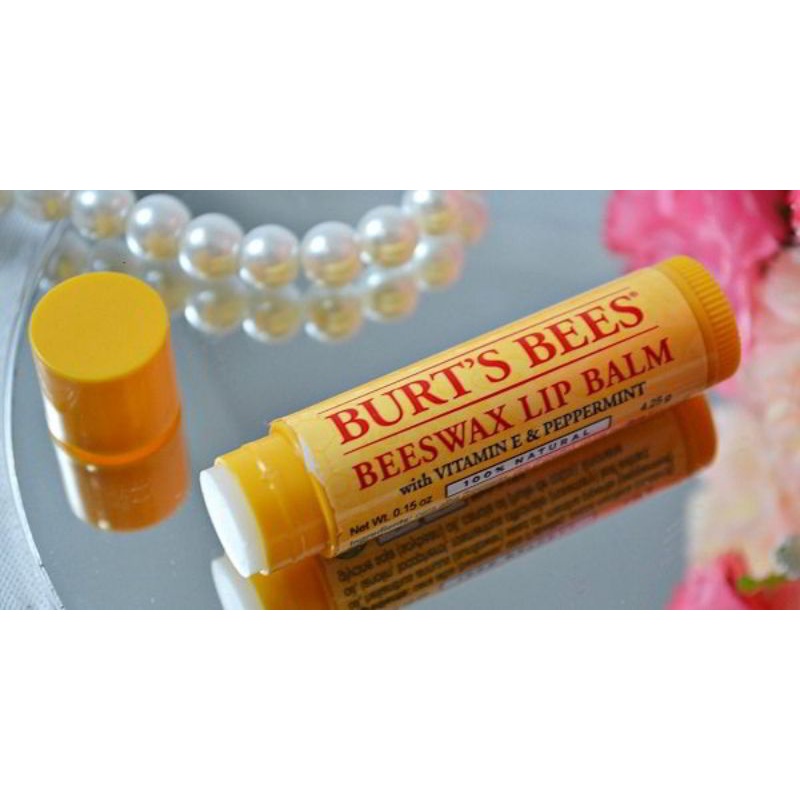 Son dưỡng môi Burt's Bees Moisturizing Lip Balm của Mỹ