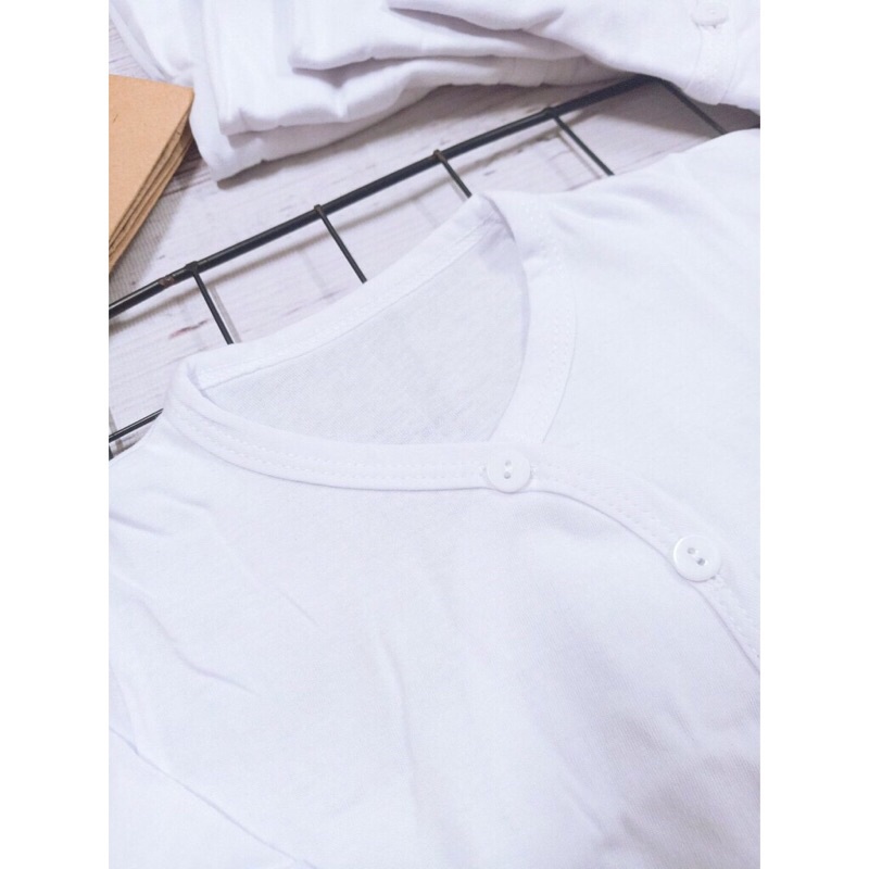 ÁO SƠ SINH TAY DÀI CÀI XÉO MÀU TRẮNG