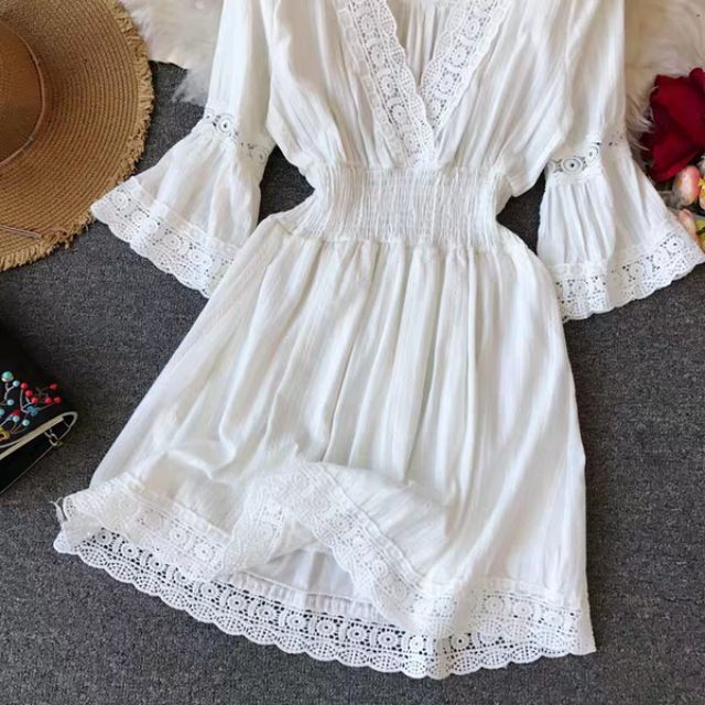 VÁY TRẮNG, CỔ REN