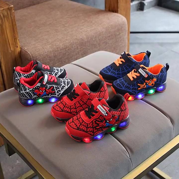 Giày bé trai hình người nhện có đèn LED màu Đỏ cho bé từ 1-15 tuổi Giầy phát sáng cho bé trai Spider Man size 21-30