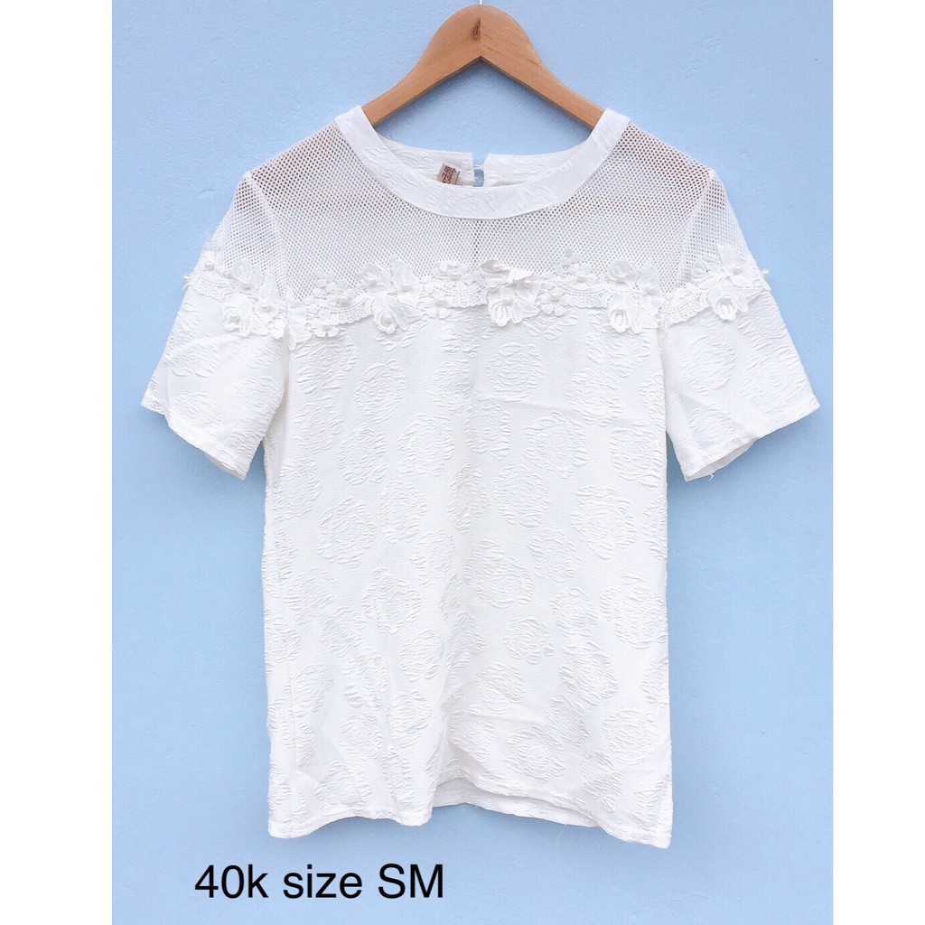 Áo sơ mi trắng phối ren lưới