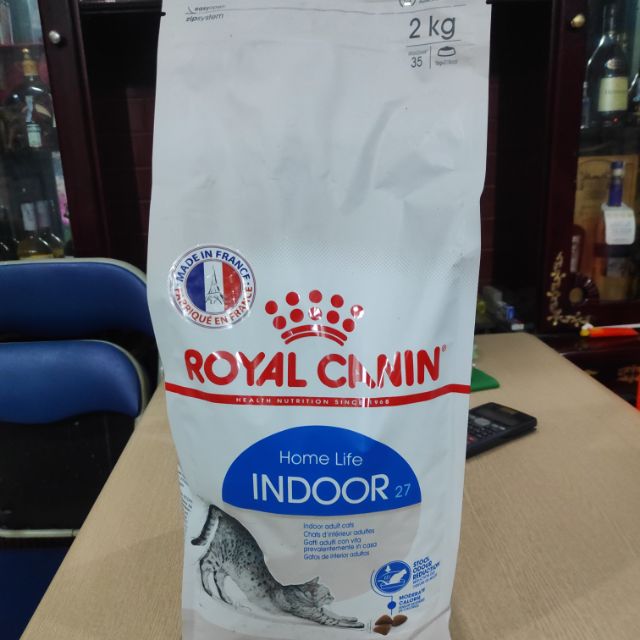 Thức ăn hạt Royal Canin Indoor 2kg mèo trưởng thành mèo lớn