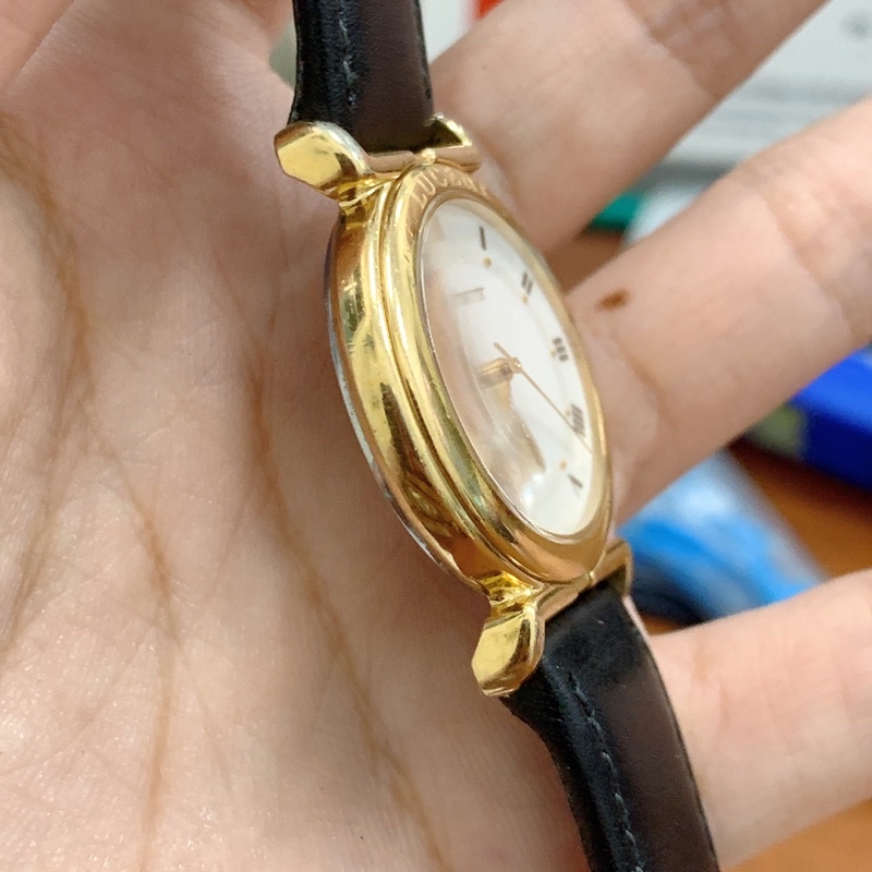 Đồng hồ si nữ hiệu Seiko, cọc số la mã dây da