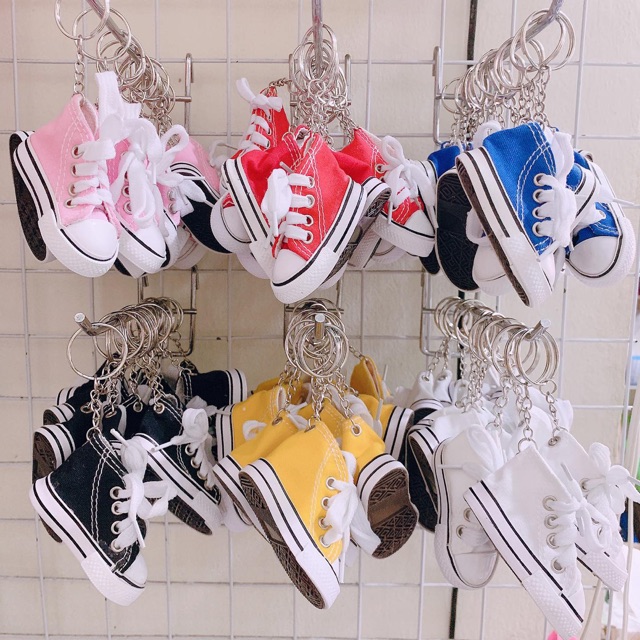 Móc khoá giày converse