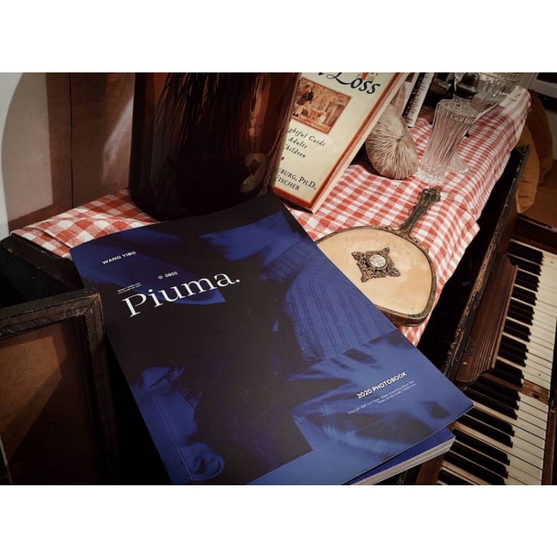 photobook album ảnh Piuma Vương Nhất Bác