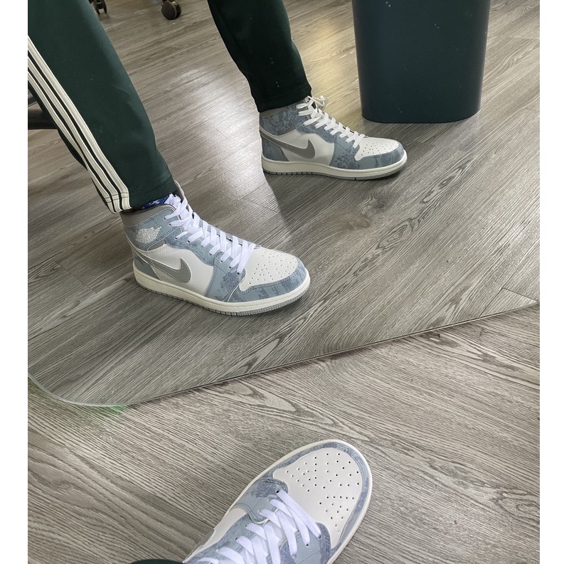 Giày thể thao nam nữ cổ cao Jordan 1 Retro OG Hyper Royal [HÀNG MỚI VỀ] Giày 𝐉𝐨𝐫𝐝𝐚𝐧 xanh loang nam nữ bản đẹp