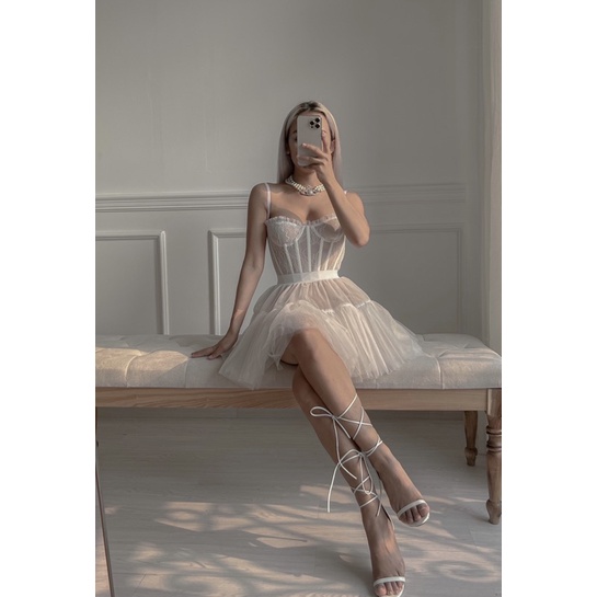 Áo Corset Ren - Chân Váy Trắng