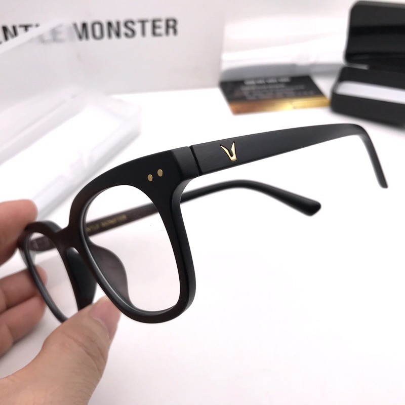 Gọng kính mát đen nhám South Side chữ V tặng hộp đựng | BigBuy360 - bigbuy360.vn