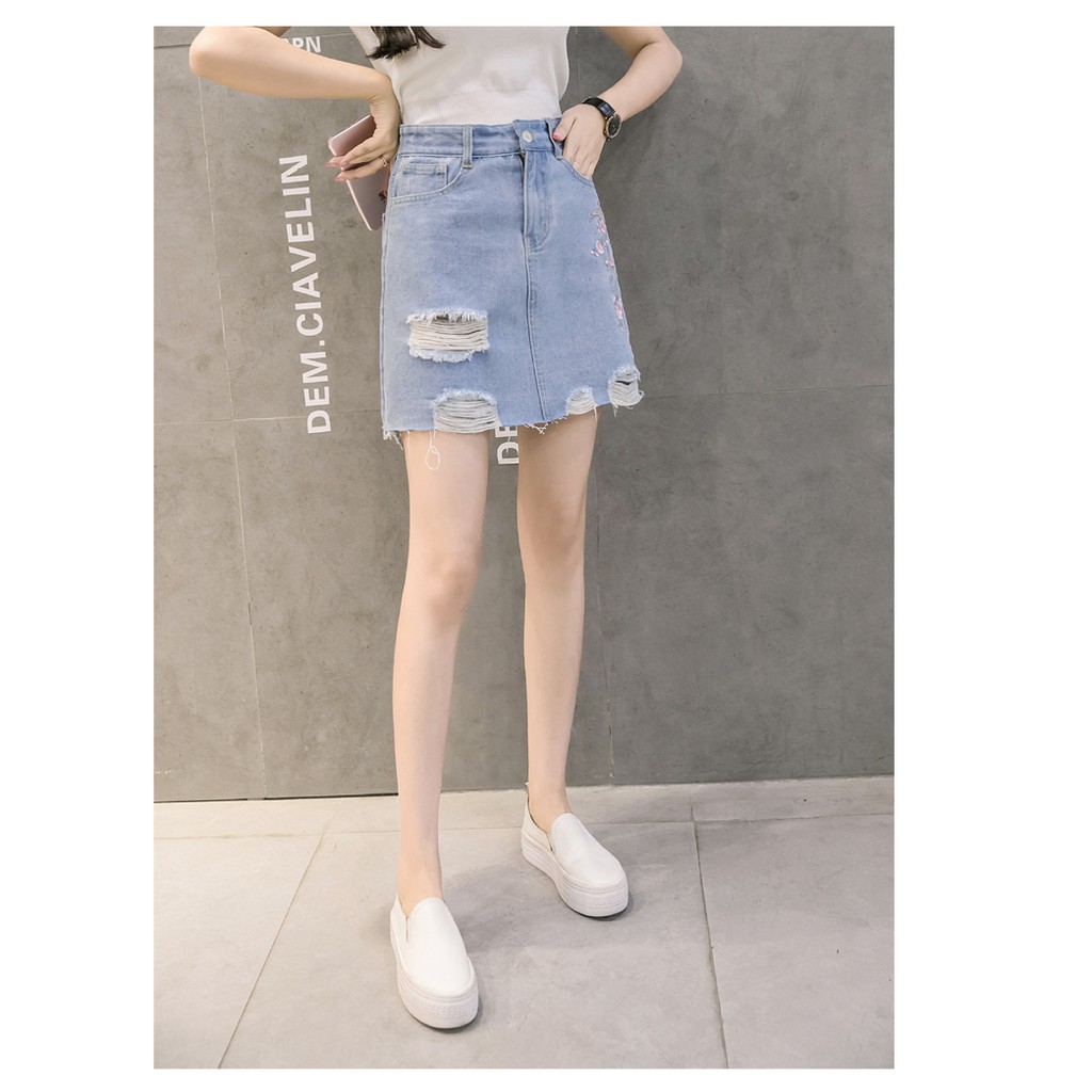 Chân váy jean thêu hoa anh đào BERI | BigBuy360 - bigbuy360.vn