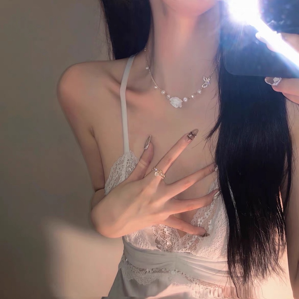 Dây Chuyền Choker Hoa Hồng Trắng Phối Hình Bướm Đính Đá - Vani Store