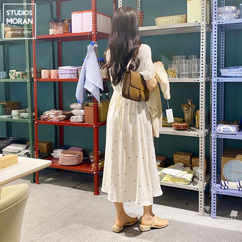 Váy MORAN hoa nhí màu xanh trắng cổ V cài dọc khuy dáng thon eo xòe dài nhẹ nhàng vintage Hàn Quốc