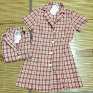 Váy cổ vest