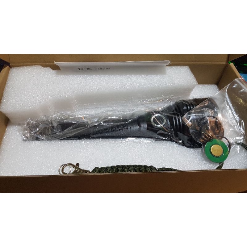 Đèn pin L6 SBT90.2/SFT70/XHP70.2 sáng tầm xa XHP70.2 5500lumen N2-7A chiếu xa 1500 mét