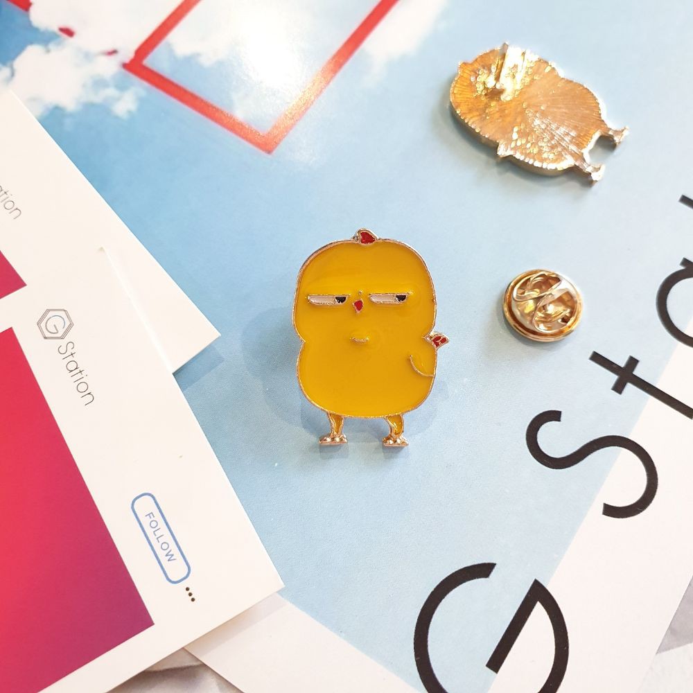Pin cài áo gà cau có stickers zalo chat siêu cute - GC114