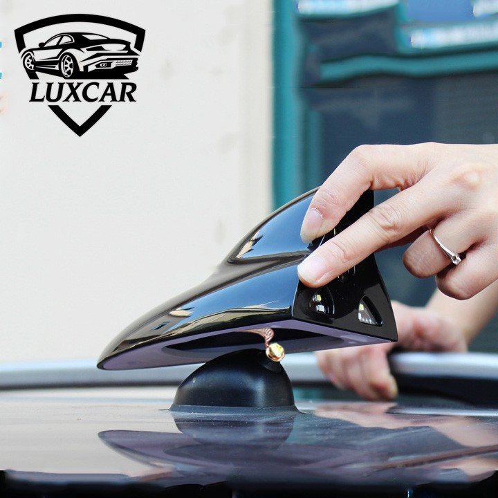 Ăng ten vây cá ô tô LUXCAR tích hợp LED năng lượng mặt trời