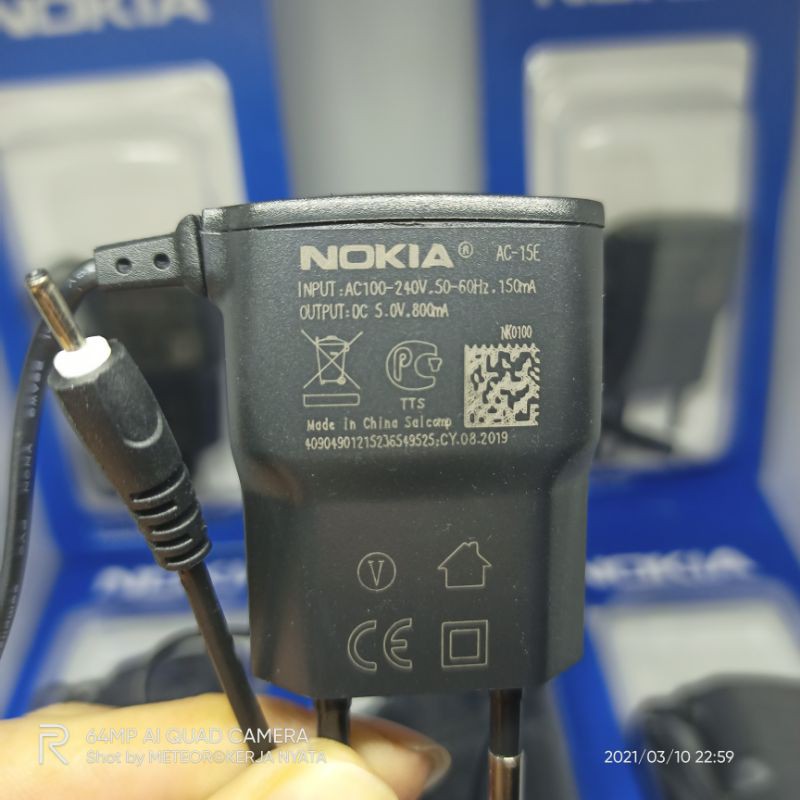 Bộ Sạc Điện Thoại Nokia N95 / N70 Màu Trắng Kèm Móc Treo