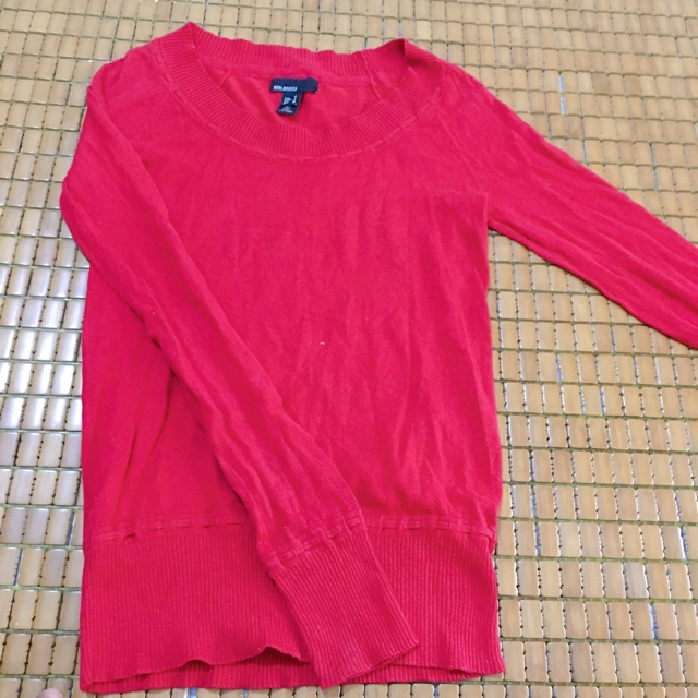 Áo len MNG màu đỏ size M pass nhanh 100k