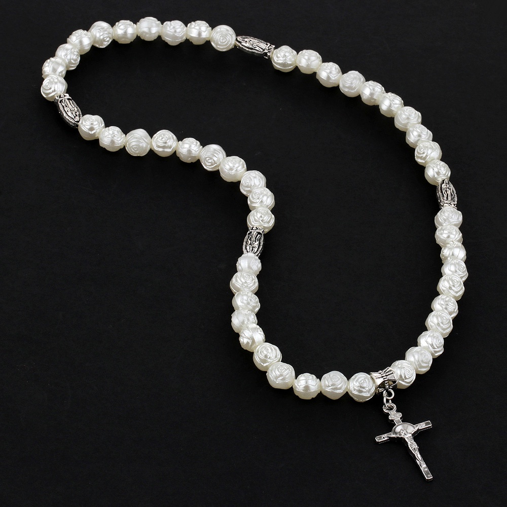 Vòng Tay Chuỗi Hạt Đá Hoa Hồng Trắng Phối Mặt Thánh Giá Thanh Lịch