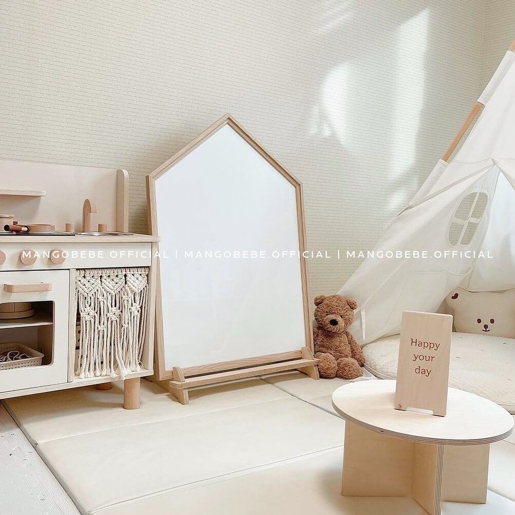 Bàn học hình Gấu và hình Tròn bằng gỗ cho bé