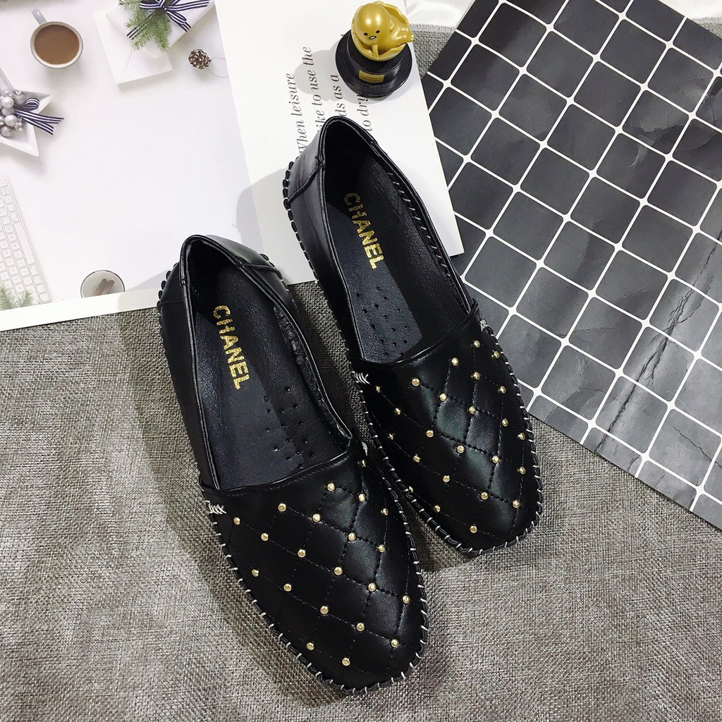 GIÀY SLIP ON NỮ DA SIÊU MỀM PHỐI ĐINH ĐẾ DẺO CỰC HOT HIT