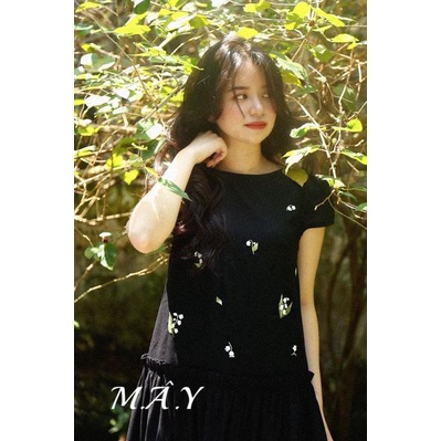 ĐẦM ĐUÔI CÁ THÊU TAY HOA LILY
