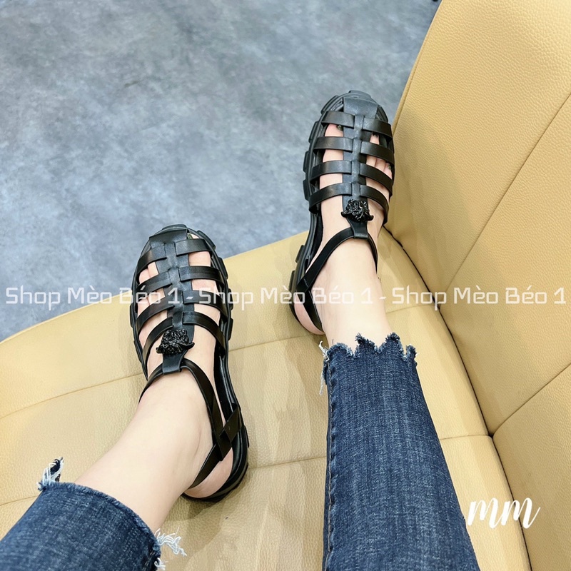 Sandal giọ vs đế vuông fullbox