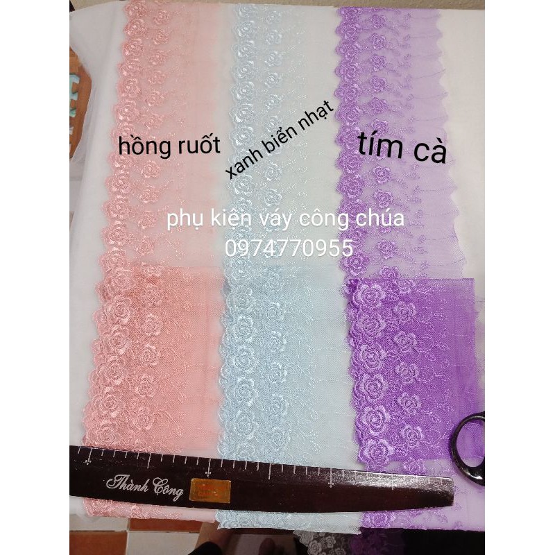 Ren chân hoa trang trí váy .