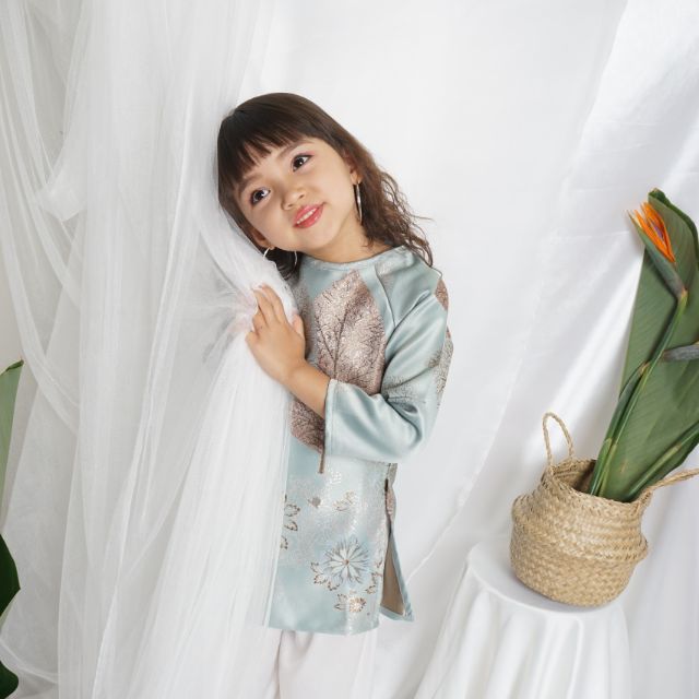 Áo dài gấm ngọc cho bé