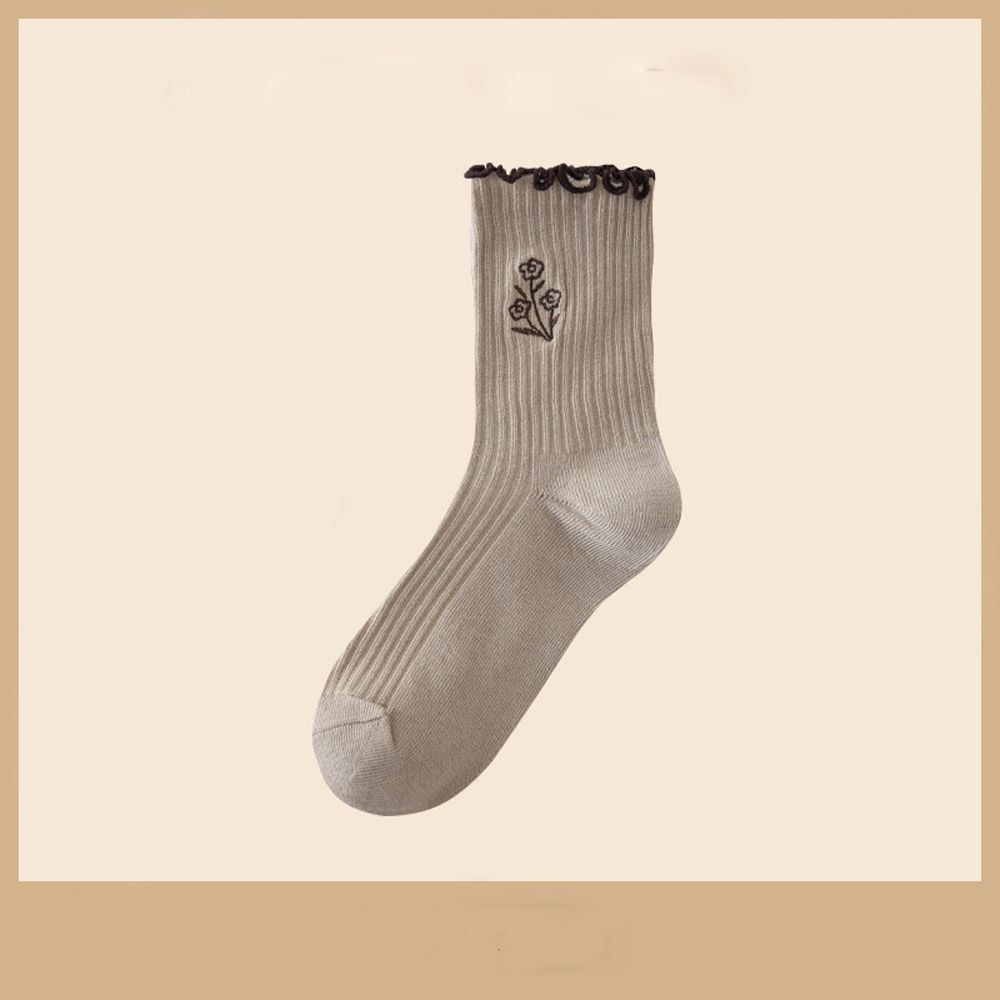 Vớ cotton thêu hoa kiểu dáng retro dễ thương dành cho nữ