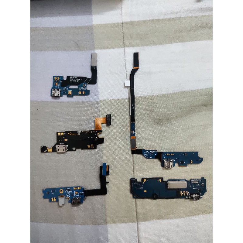 Chân sạc Samsung Oppo Sony Motorola lấy từ xác điện thoại