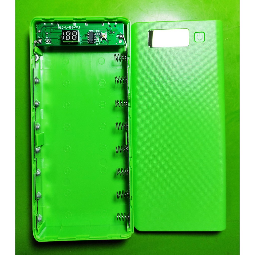 Box sạc dự phòng lắp 8 cell 18650 vỏ nhựa màn LCD màu xanh lá cây