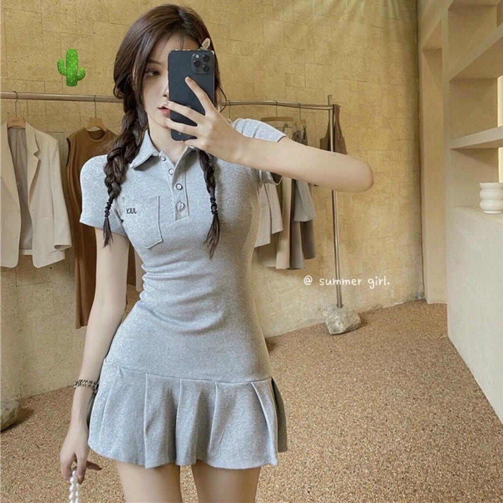 đầm ngắn polo xếp li cổ trụ phối nút