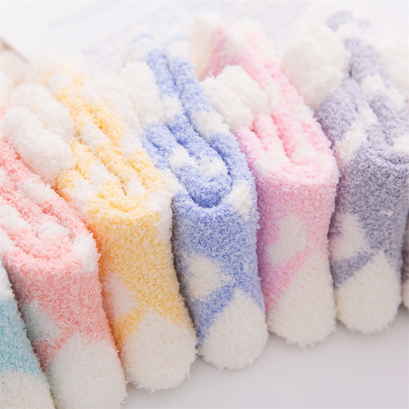 TLB05 Tất chân vớ cổ cao nữ len bông tất lông cừu xù giữ ấm cổ viền trắng hoạ tiết hình tim
