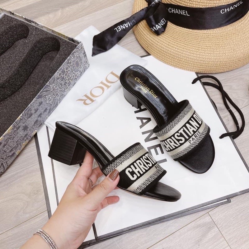 HÀNG VỀ!!!Guốc dior quai ngang thêu hàng cao cấp FULLBOX