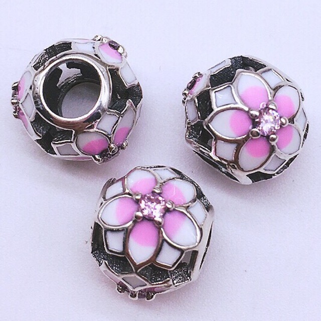 Charm bạc hoa Đại
